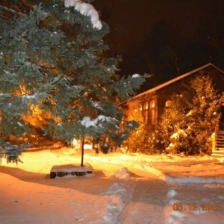 Auberge Alpine Inn Sainte-Adèle Екстериор снимка