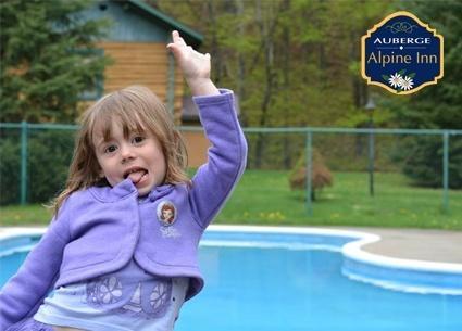 Auberge Alpine Inn Sainte-Adèle Екстериор снимка