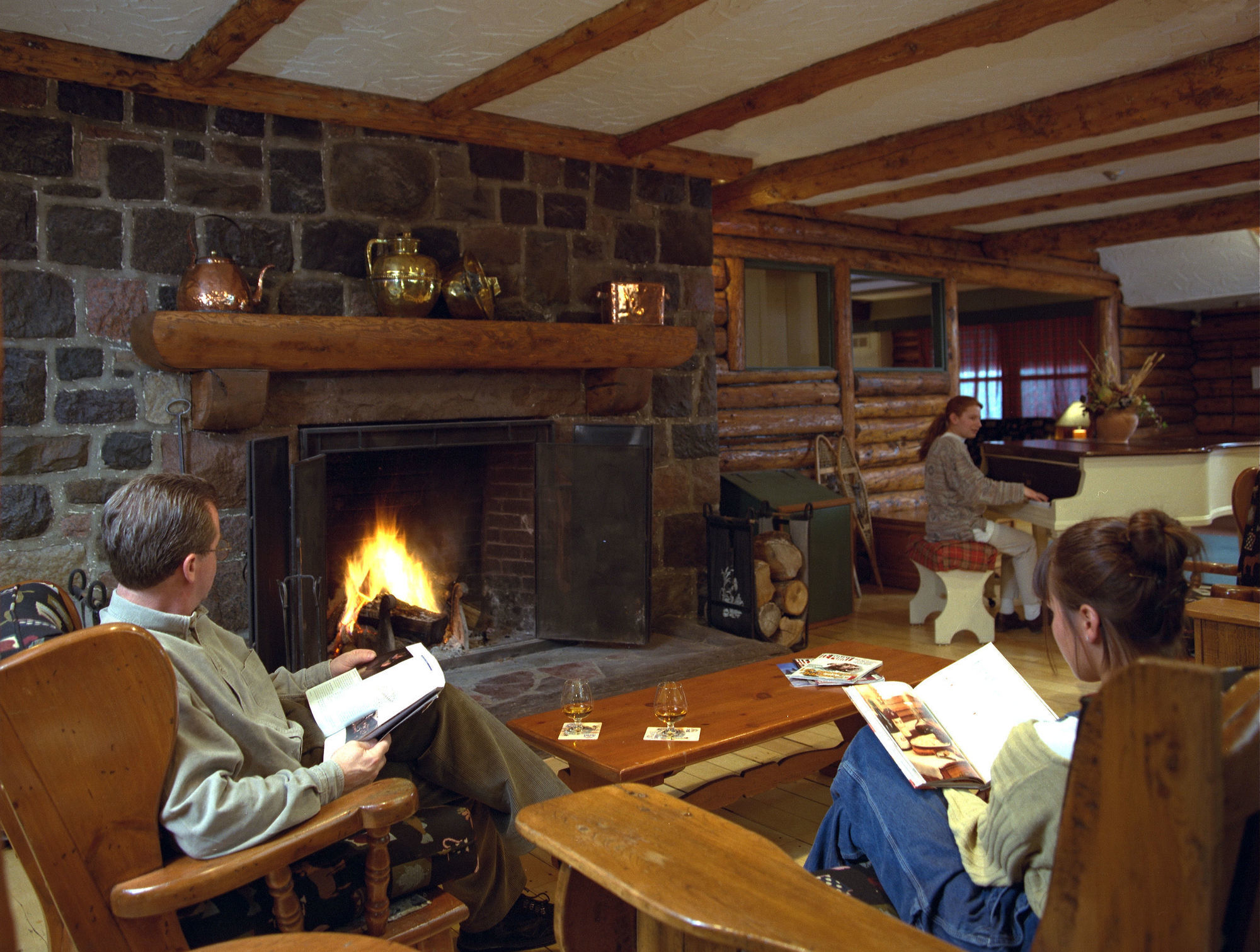 Auberge Alpine Inn Sainte-Adèle Екстериор снимка