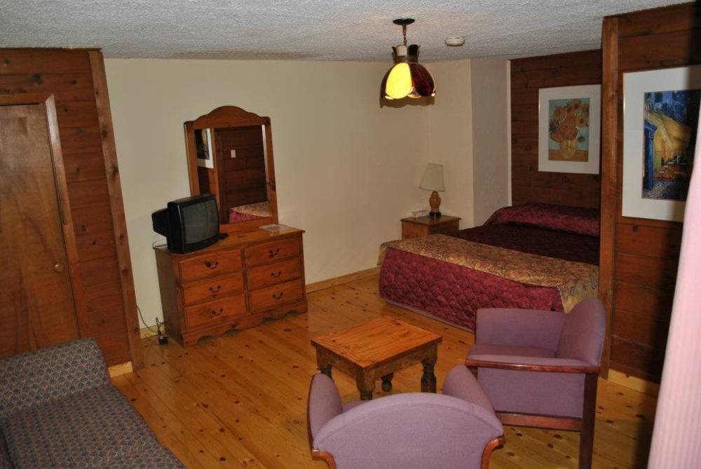 Auberge Alpine Inn Sainte-Adèle Екстериор снимка