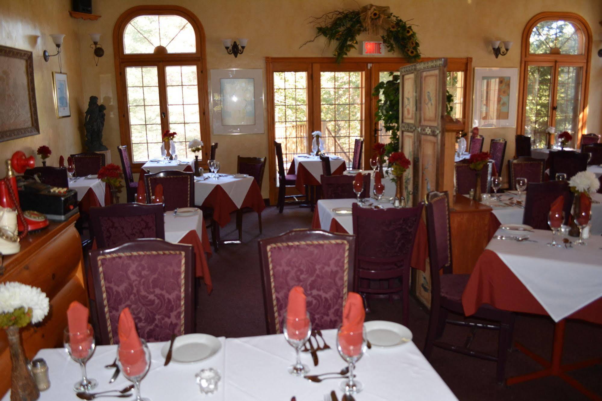 Auberge Alpine Inn Sainte-Adèle Екстериор снимка