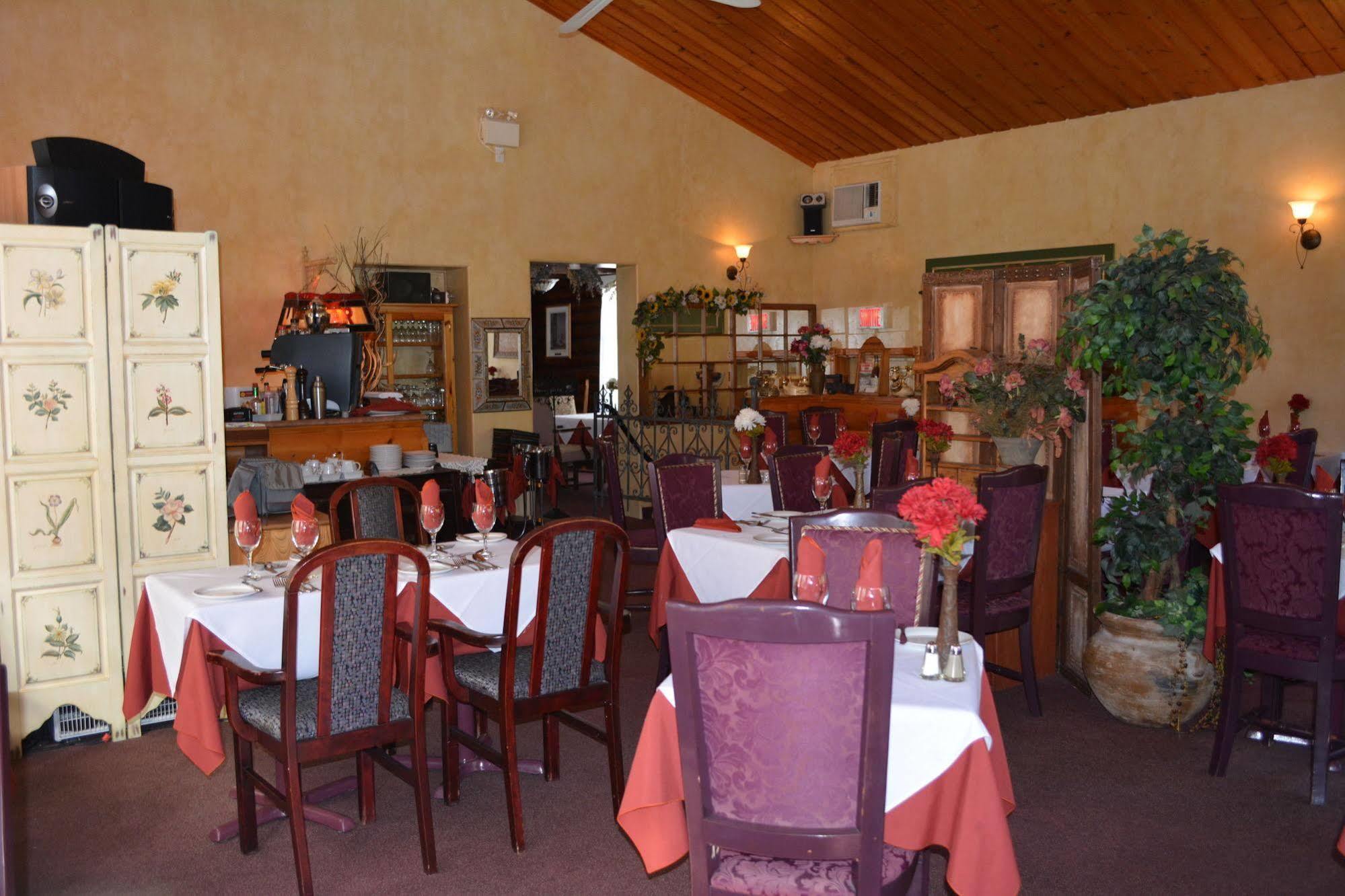 Auberge Alpine Inn Sainte-Adèle Екстериор снимка