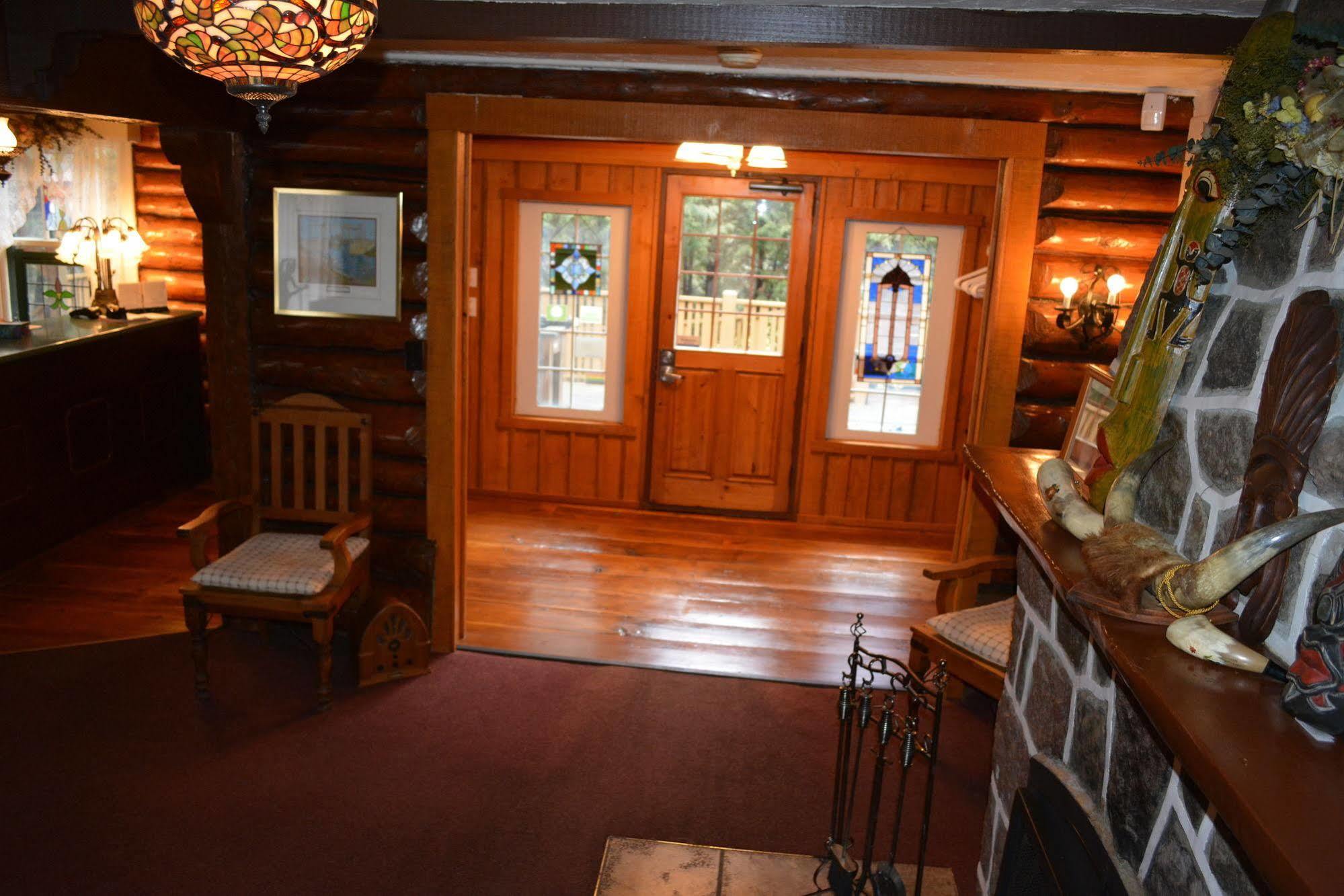 Auberge Alpine Inn Sainte-Adèle Екстериор снимка