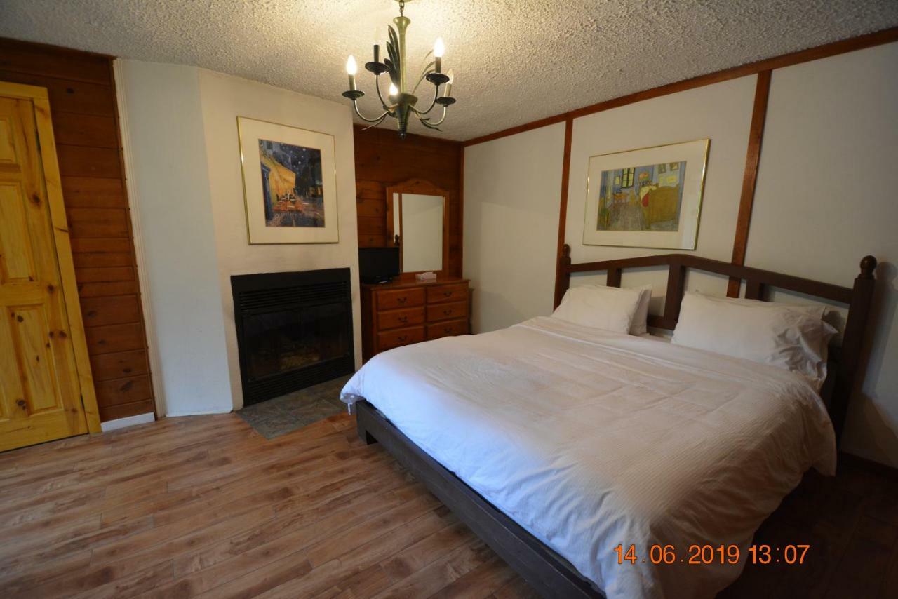Auberge Alpine Inn Sainte-Adèle Екстериор снимка