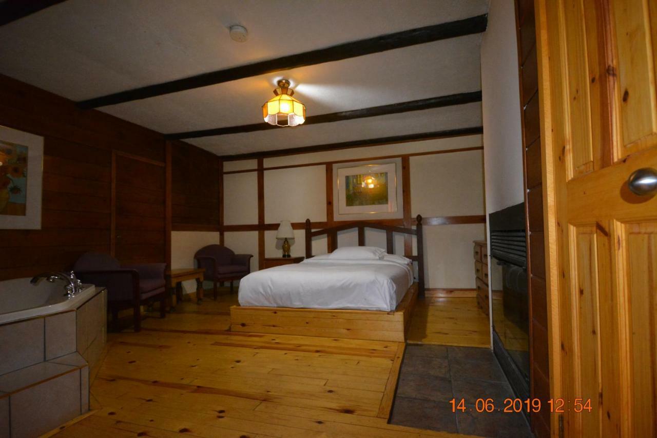 Auberge Alpine Inn Sainte-Adèle Екстериор снимка