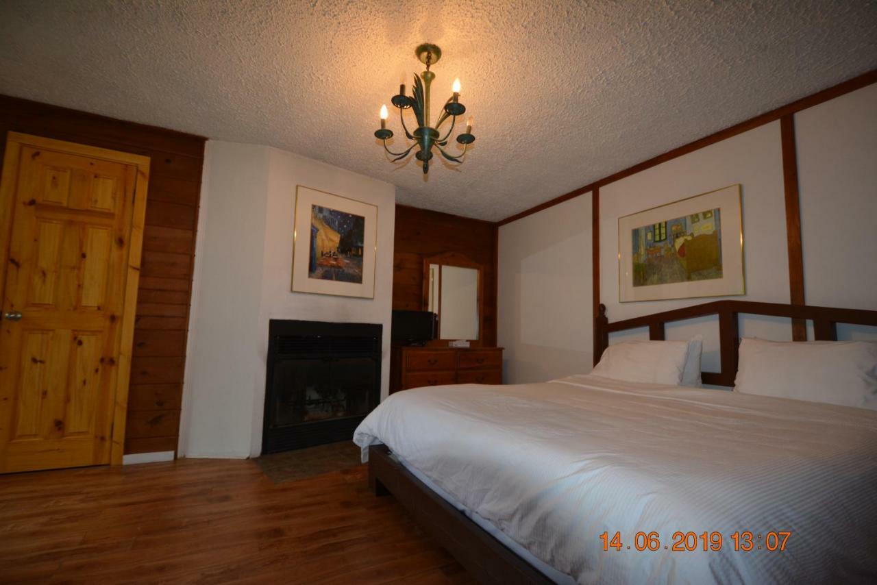 Auberge Alpine Inn Sainte-Adèle Екстериор снимка