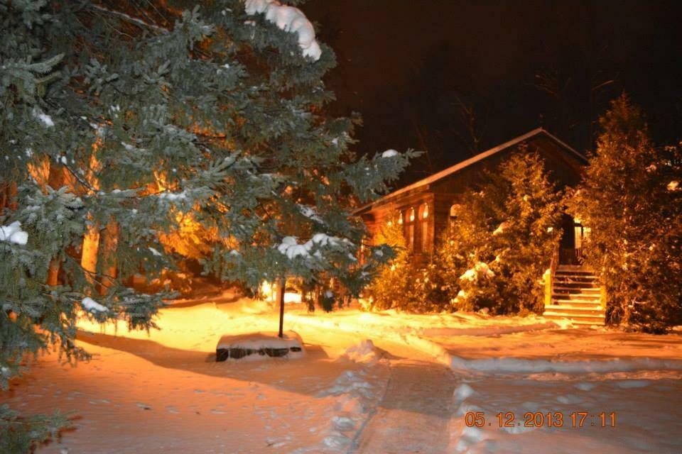 Auberge Alpine Inn Sainte-Adèle Екстериор снимка