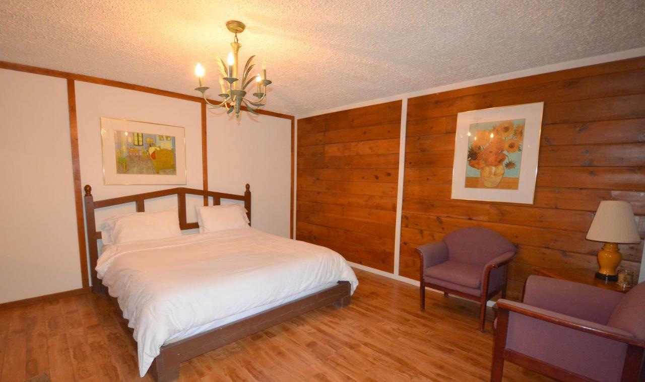 Auberge Alpine Inn Sainte-Adèle Екстериор снимка