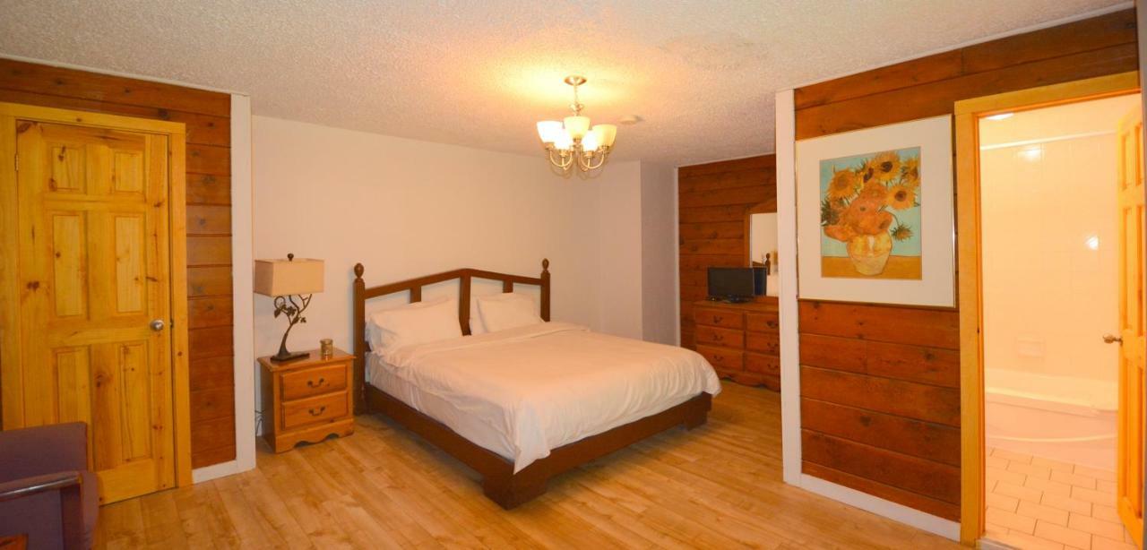 Auberge Alpine Inn Sainte-Adèle Екстериор снимка